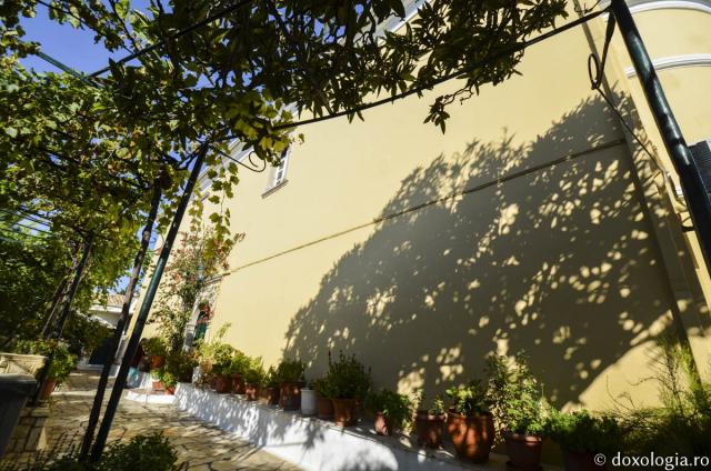 (Foto) Mănăstirea Maicii Domnului din localitatea Paleokastritsa, Insula Corfu – Grecia 