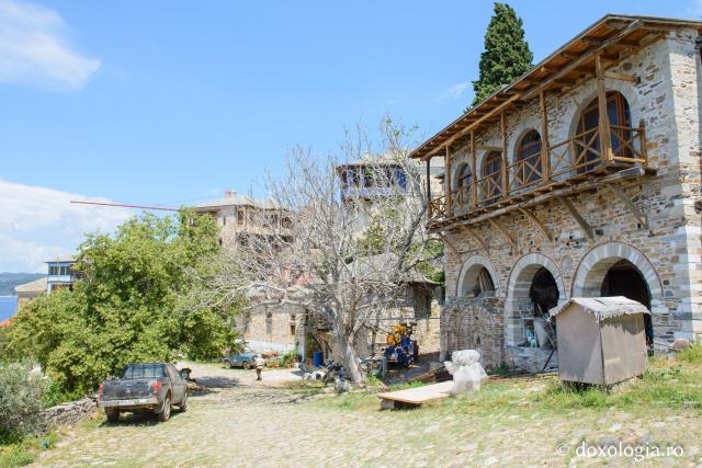 Mănăstirea Dohiariu din Muntele Athos – marea ctitorie a domnitorului Alexandru Lăpușneanu / Foto: Pr. Silviu Cluci Mănăstirea Dohiariu din Muntele Athos