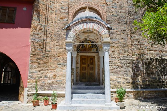 Mănăstirea Dohiariu din Muntele Athos – marea ctitorie a domnitorului Alexandru Lăpușneanu / Foto: Pr. Silviu Cluci Mănăstirea Dohiariu din Muntele Athos