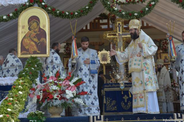 Altarul de vară al Mănăstirii Zosin, sfinţit de şase ierarhi (Galerie FOTO)