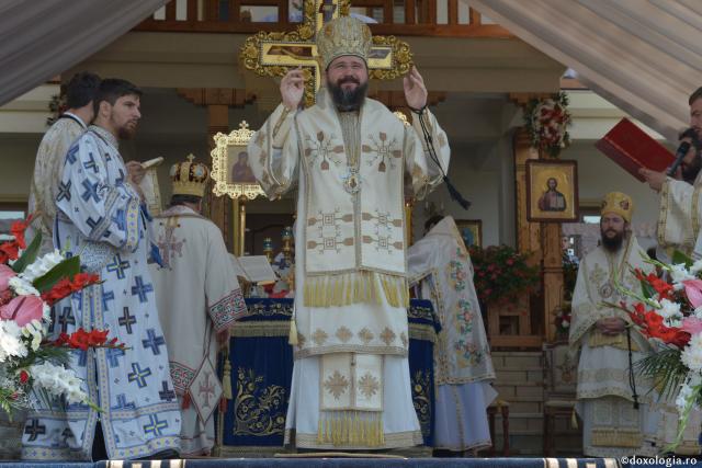 Altarul de vară al Mănăstirii Zosin, sfinţit de şase ierarhi (Galerie FOTO)