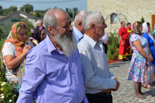 Altarul de vară al Mănăstirii Zosin, sfinţit de şase ierarhi (Galerie FOTO)