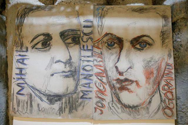 (Foto) Expoziția de sculptură și pictură „Popas centenar în Grădina cu Îngeri” – autor: Silvia Radu