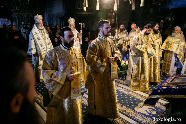 (Foto) Prăznuirea Sfântului Paisie Velicicovschi la Mănăstirea Neamț 2018