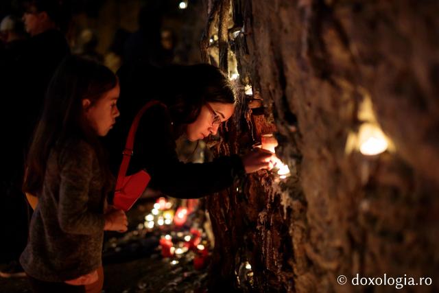 (Foto) Nopți luminate de credință la Hramul Sfintei Parascheva – 2019