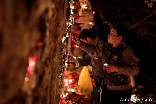 (Foto) Nopți luminate de credință la Hramul Sfintei Parascheva – 2019