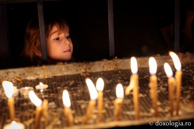 (Foto) Nopți luminate de credință la Hramul Sfintei Parascheva – 2019