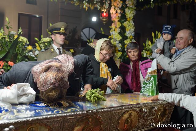 (Foto) Nopți luminate de credință la Hramul Sfintei Parascheva – 2019