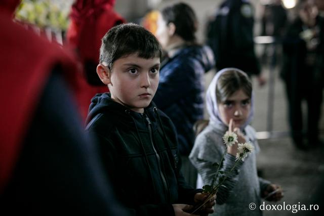 (Foto) Nopți luminate de credință la Hramul Sfintei Parascheva – 2019