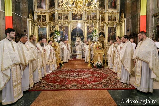 (Foto) Sfânta Liturghie arhierească săvârșită de Preasfințitul Calinic Botoşăneanul, Episcop-vicar al Arhiepiscopiei Iaşilor – 2019 (Foto) Sfânta Liturghie arhierească săvârșită de Preasfințitul Calinic Botoşăneanul, Episcop-vicar al Arhiepiscopiei Iaşilor – 2019