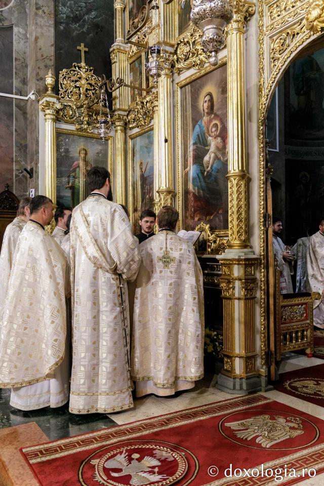 (Foto) Sfânta Liturghie arhierească săvârșită de Preasfințitul Calinic Botoşăneanul, Episcop-vicar al Arhiepiscopiei Iaşilor – 2019 (Foto) Sfânta Liturghie arhierească săvârșită de Preasfințitul Calinic Botoşăneanul, Episcop-vicar al Arhiepiscopiei Iaşilor – 2019