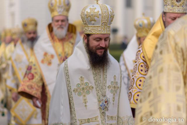 (Foto) Ierarhi slujitori la Sfânta Liturghie a Hramului Sfintei Cuvioase Parascheva