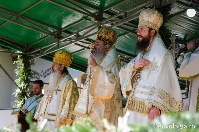 (Foto) Ultima liturghie alături de IPS Pimen