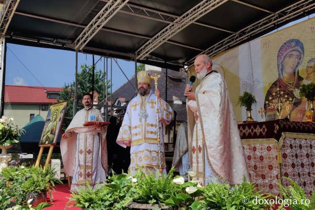 (Foto) Sfânta Liturghie oficiată cu prilejul hramului Parohiei „Sfântul Ioan – Domnesc” din Piatra Neamț