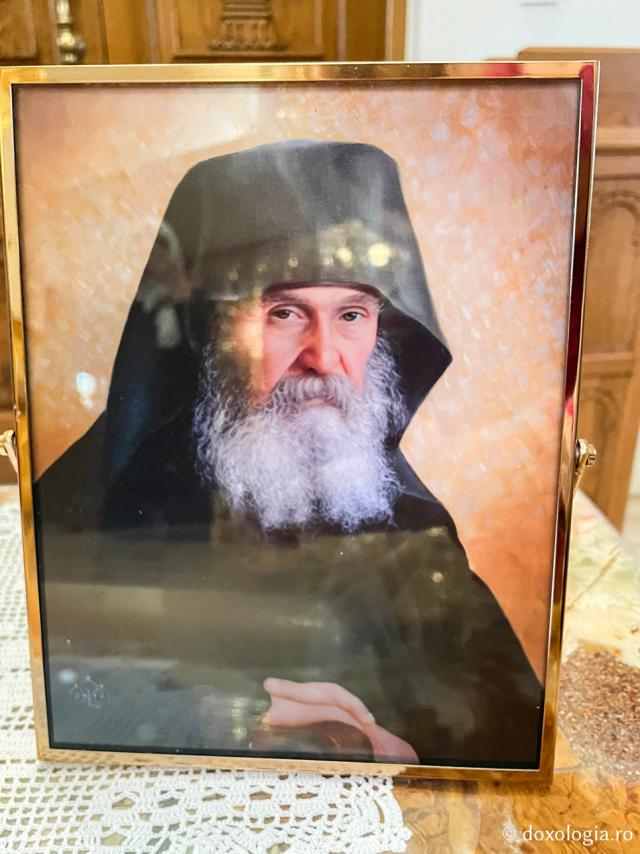 (Foto) În Arizona, la mormântul Părintelui Efrem Filotheitul