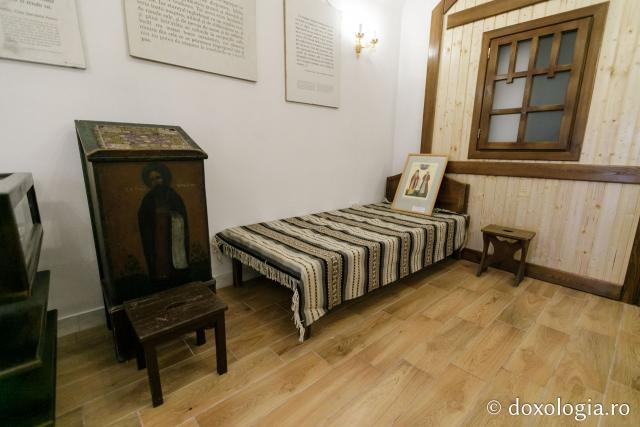 (Foto) Obiecte ale Sfântului Paisie Velicicovschi, expuse în noul muzeu al Mănăstirii Neamț