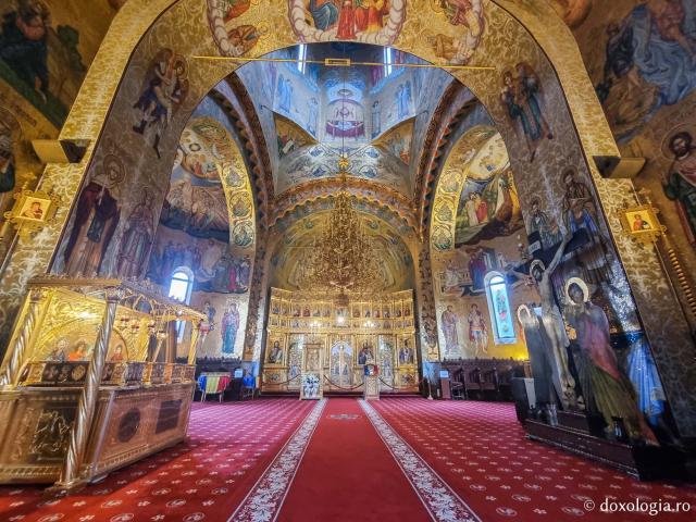 (Foto) Pași de pelerin la Mănăstirea Cocoș