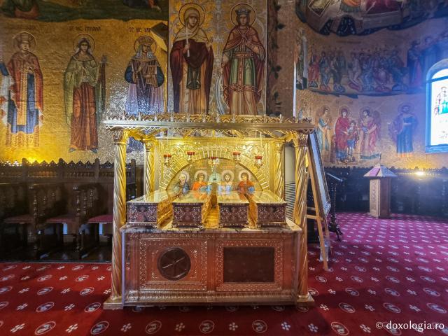 (Foto) Închinare la moaștele Sfinților Mucenici de la Niculițel