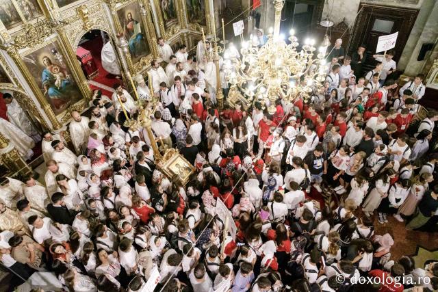 (Foto) Sfânta Liturghie la Catedrala Mitropolitană în încheierea celei de-a patra ediții a Întâlnirii Tinerilor Ortodocși din Moldova