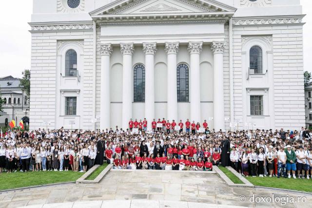 (Foto) Sfânta Liturghie la Catedrala Mitropolitană în încheierea celei de-a patra ediții a Întâlnirii Tinerilor Ortodocși din Moldova
