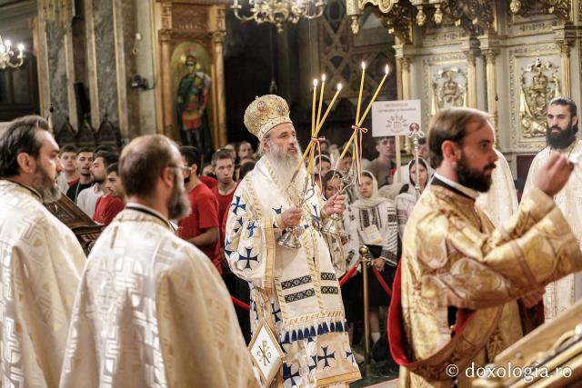 (Foto) Sfânta Liturghie la Catedrala Mitropolitană în încheierea celei de-a patra ediții a Întâlnirii Tinerilor Ortodocși din Moldova