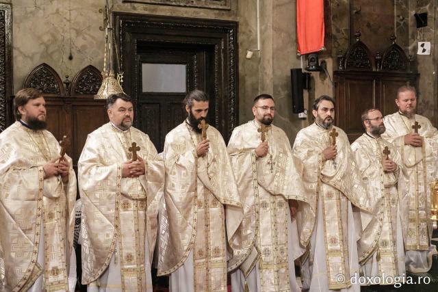(Foto) Sfânta Liturghie la Catedrala Mitropolitană în încheierea celei de-a patra ediții a Întâlnirii Tinerilor Ortodocși din Moldova