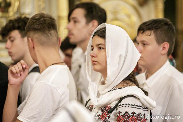 (Foto) Sfânta Liturghie la Catedrala Mitropolitană în încheierea celei de-a patra ediții a Întâlnirii Tinerilor Ortodocși din Moldova