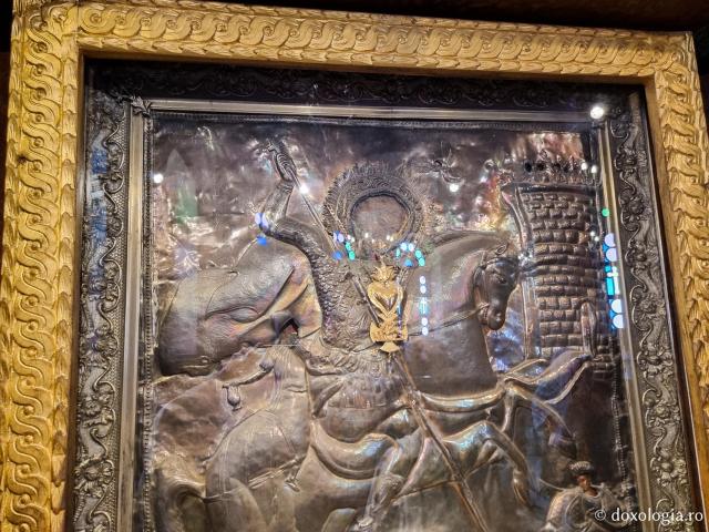 Icoana făcătoare de minuni a Sfântului Mare Mucenic Gheorghe din biserica ortodoxă greacă din Cairo / Foto: Magda Buftea Icoana făcătoare de minuni a Sfântului Mare Mucenic Gheorghe din biserica ortodoxă greacă din CairoIcoana făcătoare de minuni a Sfântului Mare Mucenic Gheorghe din biserica ortodoxă greacă din Cairo